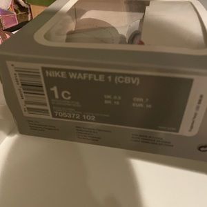 Never worn nike crib shoes